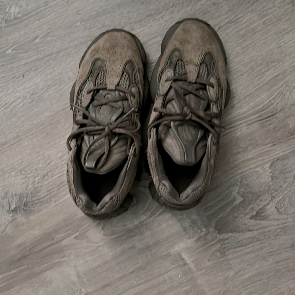 Yeezy boost 300 stable condition worn about 6 times. Very clean
